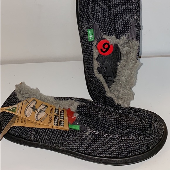 SANUK shoes - Picture 1 of 3